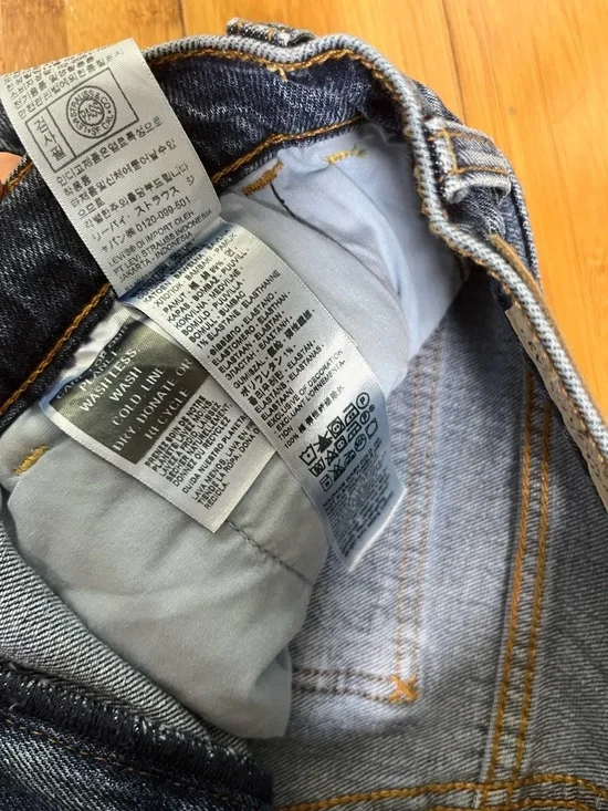 Levi's Ribcage Bell Flared Super High-Rise Jeans with Zipper Detail 70s Inspired - Picture 8 of 14